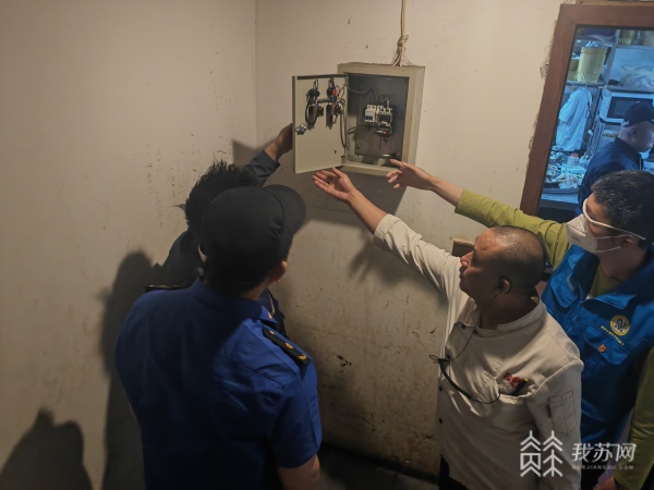 开云APP 开云官网入口九小场所如何保安全? 南京联合督导防患未“燃”(图3) 开云APP 开云官网入口九小场所如何保安全? 南京联合督导防患未“燃”(图3)