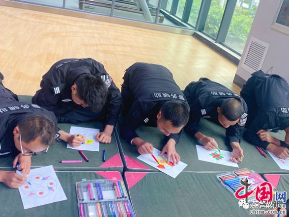 开云体育 开云官网为辅警打开“减压阀” 守护“心距离”(图2)