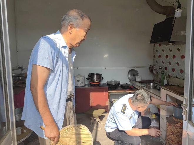 庞家市场监管所开展燃气气瓶安全专项宣Kaiyun 开云体育传活动(图1)