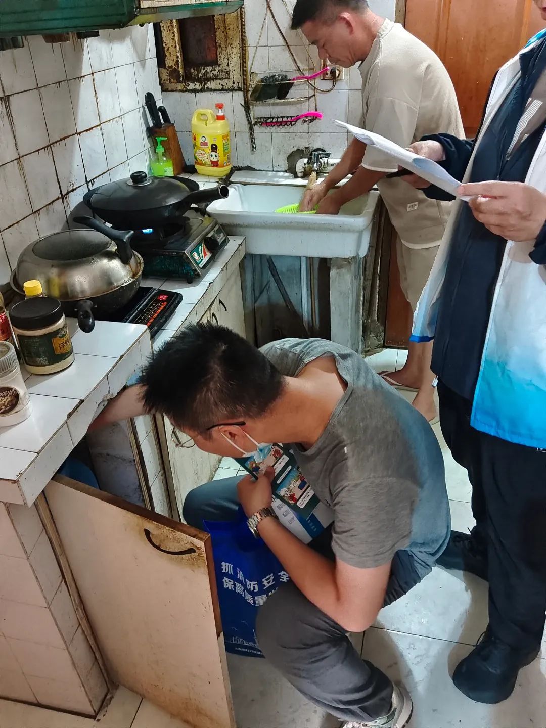 规范居民钢瓶液化气使用 虹口的他们在行动 →开云体育 Kaiyun.com 官网入口(图1)