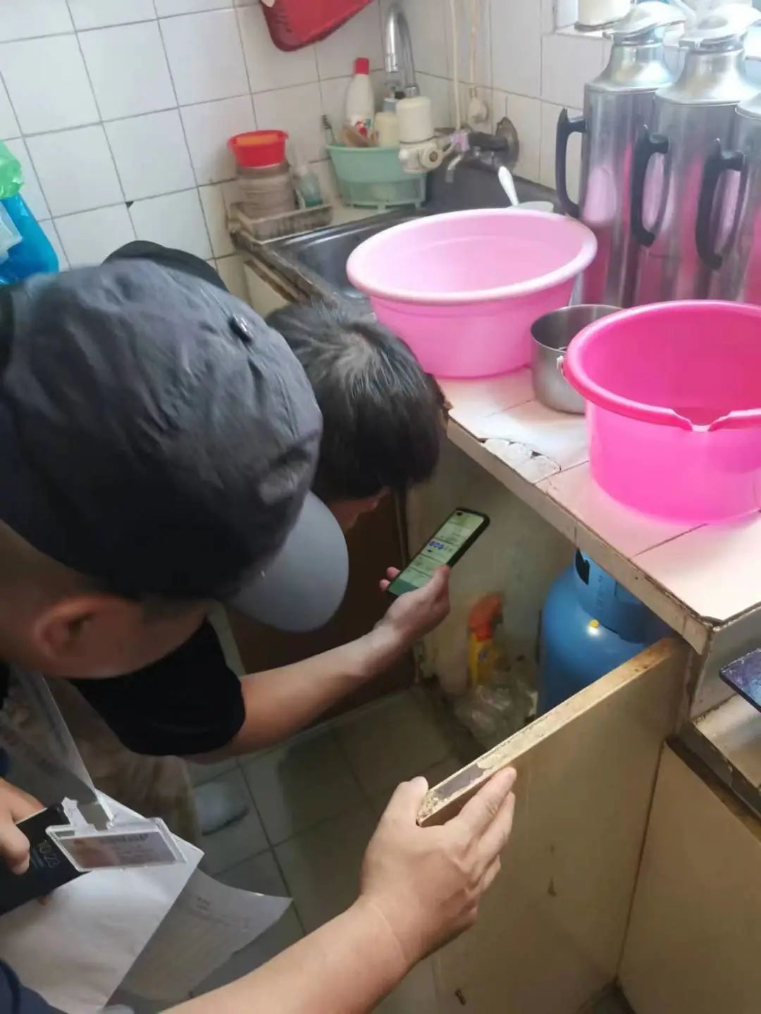 规范居民钢瓶液化气使用 虹口的他们在行动 →开云体育 Kaiyun.com 官网入口(图3)