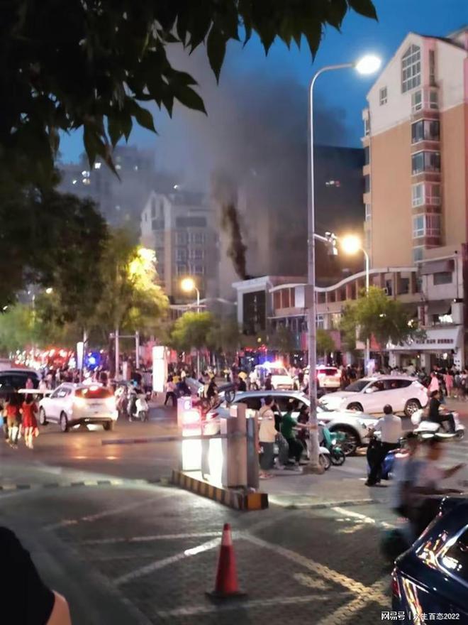 两千字开云 开云体育平台深挖银川爆炸事故最新通报网友：究竟谁的责任？说清楚！(图11)