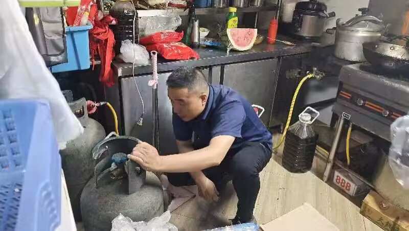 开云体育 Kaiyun.com 官网入口甘州区西街街道：拧紧燃气安全阀 守好城市烟火气(图2)