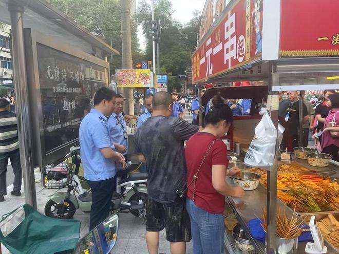 开云 开云体育平台涪城区市场监管局联合开展游商小贩燃气使用安全大检查(图4)