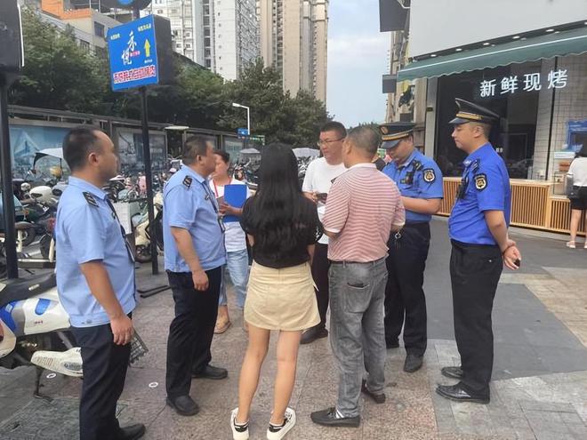 开云 开云体育平台涪城区市场监管局联合开展游商小贩燃气使用安全大检查(图3)