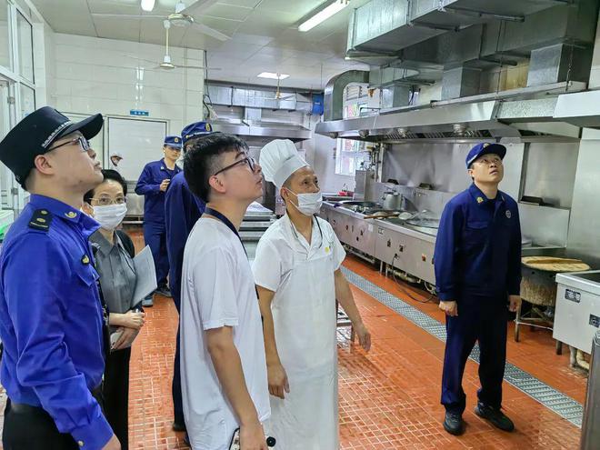 拧紧开云APP 开云官网入口燃气“安全阀”守护万家“烟火气” 三林镇开展燃气专项排查整治行动(图1)