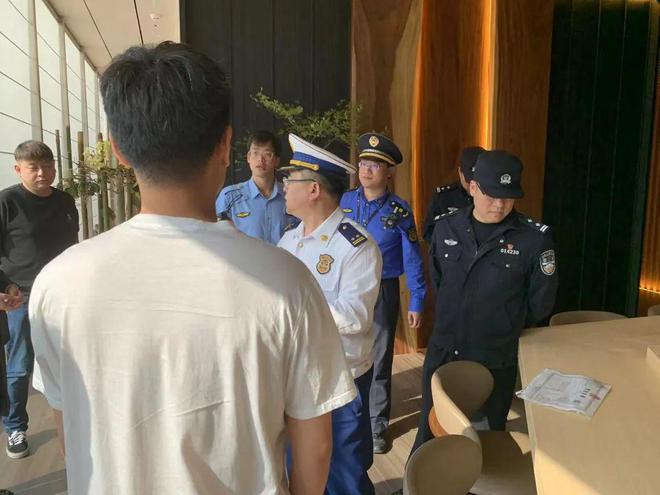 拧紧开云APP 开云官网入口燃气“安全阀”守护万家“烟火气” 三林镇开展燃气专项排查整治行动(图4)