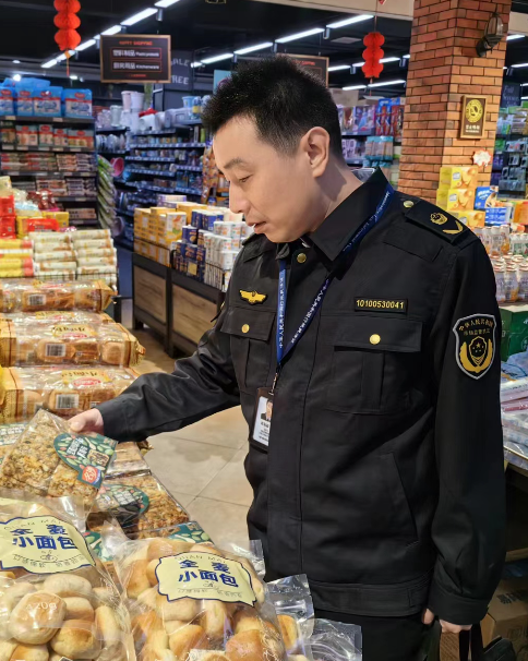 “硬核Kaiyun 开云”监管！江苏省仪征市市场监管局新城分局打好守护民生“组合拳”(图1)